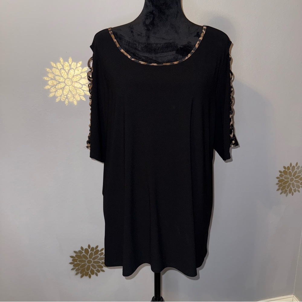 Women’s 1X Black S/S‎ Top Blouse Animal Leopard Print Trim Open Laced-up Sleeves
